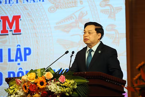 Phó Trưởng Ban Tuyên giáo Trung ương Lê Mạnh Hùng phát biểu tại lễ kỷ niệm Phó Trưởng Ban Tuyên giáo Trung ương Lê Mạnh Hùng phát biểu tại lễ kỷ niệm