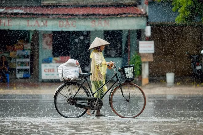 Nhiều nơi ở Nam Trung Bộ, Tây Nguyên và Nam Bộ tiếp tục mưa to.