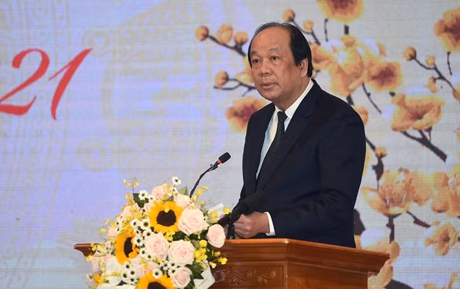 Bộ trưởng, Chủ nhiệm VPCP Mai Tiến Dũng thông báo một số nét về kết quả hoạt động của VPCP trong năm qua - Ảnh: VGP/Quang Hiếu