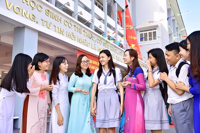 Thực trạng giáo viên trường công "dịch chuyển" sang trường tư ngày càng gia tăng không chỉ là vấn đề thu nhập.