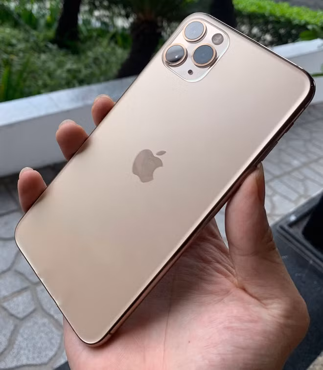 Cuối cùng là phiên bản iPhone 11 Pro Max phiên bản màu Gold và cũng có dung lượng bộ nhớ trong 512GB.
