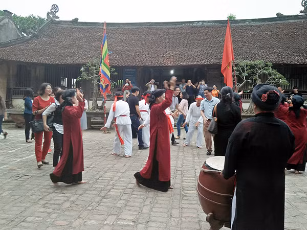 Tổ chức hoạt động trải nghiệm giúp du khách hòa mình vào hoạt động lễ hội.