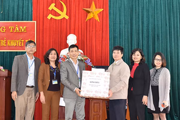 Đoàn BHXH Hà Nội thăm hỏi, tặng quà Tết cho những người có hoàn cảnh đặc biệt khó khăn