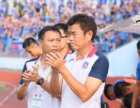 HLV Phan Thanh Hùng nộp đơn từ chức ở CLB Than Quảng Ninh.