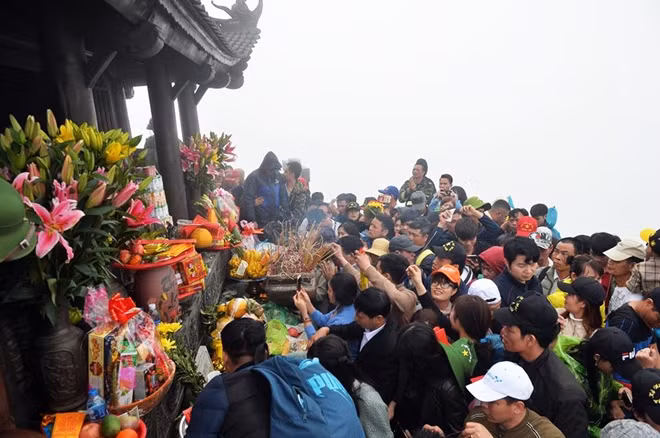 Ông Lê Tiến Dũng – Trưởng Ban quản lý di tích Yên Tử cho biết, năm 2017, quần thể di tích Yên Tử tiếp đón khoảng 1,5 triệu lượt du khách tới tham quan. Riêng 9 ngày đầu tháng giêng 2018, khu quần thể di tích Yên Tử tiếp đón khoảng 200.000 lượt du khách tới du xuân, hành lễ.