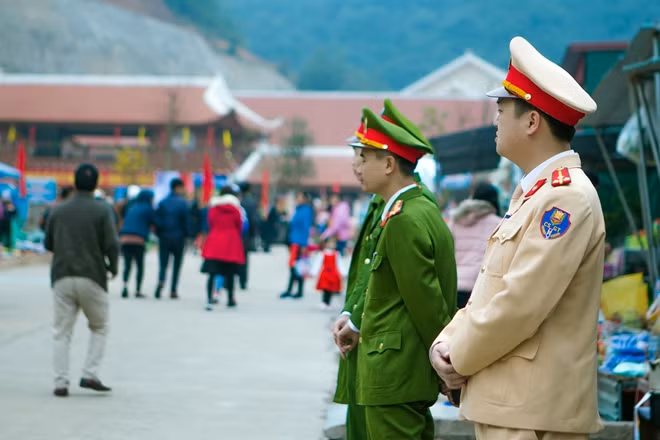 Để đảm bảo hội xuân diễn ra thành công, ban Tổ chức lễ hội sẽ huy động hàng trăm cán bộ chiến sĩ Công an, Quân sự cùng với lực lượng hỗ trợ của Công an Tỉnh; Xây dựng kế hoạch và các phương án phân luồng, phân tuyến, hướng dẫn đảm bảo giao thông trên các tuyến đường vào khu di tích, thường trực phòng cháy chữa cháy, an ninh trật tự.