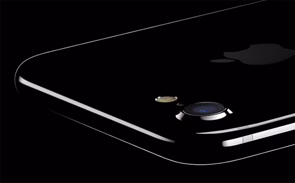 Camera đơn trên iPhone 7 sở hữu độ phân giải 12 megapixel như 7 Plus. Cả hai mẫu iPhone mới đều được trang bị camera trước 7 megapixel. Camera đơn trên iPhone 7 sở hữu độ phân giải 12 megapixel như 7 Plus. Cả hai mẫu iPhone mới đều được trang bị camera trước 7 megapixel.