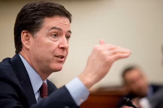 Giám đốc Cục Điều tra Liên bang Mỹ (FBI) James Comey. Giám đốc Cục Điều tra Liên bang Mỹ (FBI) James Comey.