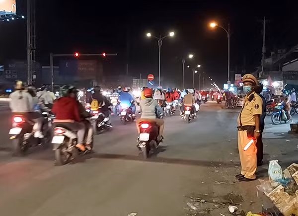 CSGT điều tiết giao thông.
