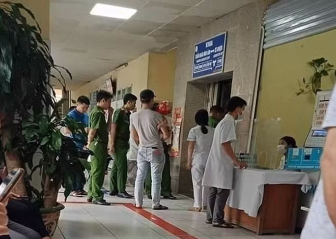 Cơ quan Công an có mặt làm việc tại Bệnh viện Đa khoa Chương Mỹ ngày 1-10. (Ảnh Internet)