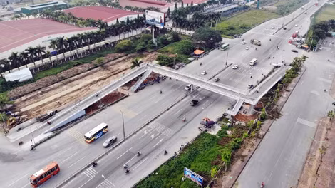 Lạ lẫm cầu vượt chữ Z "2 trong 1" ở Hà Nội