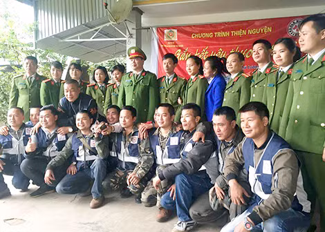 Không chỉ kêu gọi anh em, bạn bè, Đại úy Nguyễn Khánh Quỳnh còn kêu gọi sự ủng hộ từ đồng nghiệp.