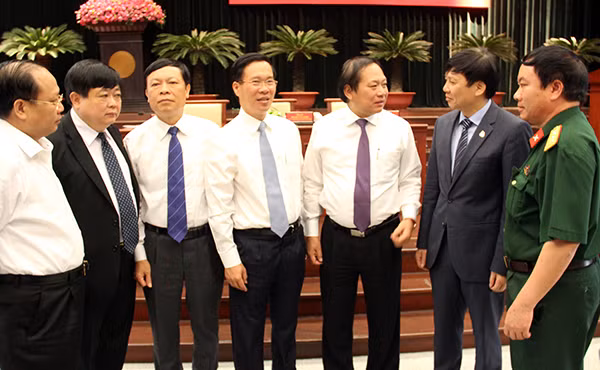 Đồng chí Võ Văn Thưởng cùng đại biểu dự hội nghị.