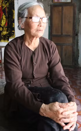 Mối tình dang dở với bà Nguyễn Thị Nhủ mà nhà văn Phùng Quán giấu kín trong hồi ký đã đem đến cho “Vượt côn đảo” một giai thoại thú vị.