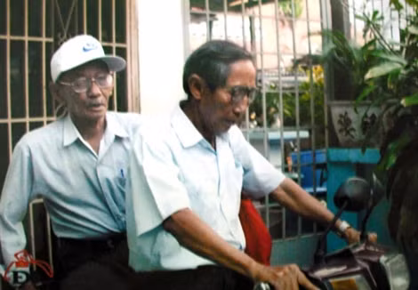 Ông Đào Tăng chở nhà văn Sơn Nam.