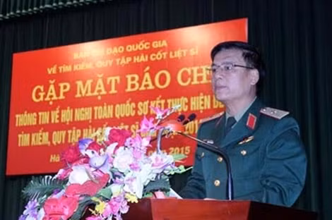 Thiếu tướng Trần Văn Minh phát biểu tại buổi gặp mặt.
