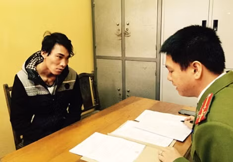 Một đối tượng trong cơn phê ma túy có hành vi gây hại cho người khác tại cơ quan Công an.