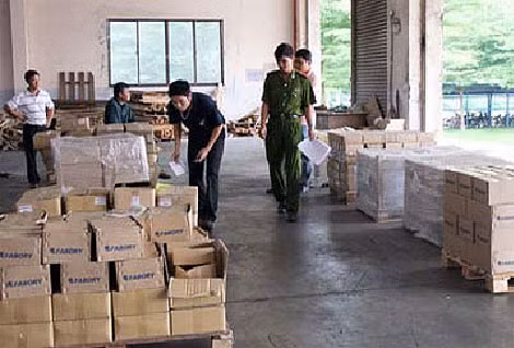 Tang vật của một số vụ trộm hàng hóa từ container. Tang vật của một số vụ trộm hàng hóa từ container.