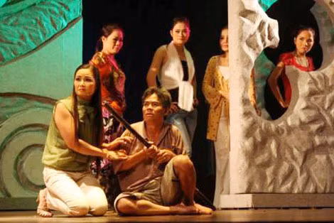 Cảnh trong vở “Nguồn sáng phía chân trời”.