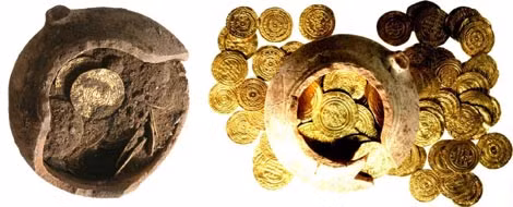 Những đồng dinar vàng cổ được tìm thấy tại Israel.