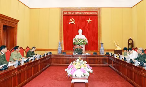Thứ trưởng Bùi Văn Thành cùng các đại biểu tại buổi làm việc. Thứ trưởng Bùi Văn Thành cùng các đại biểu tại buổi làm việc.