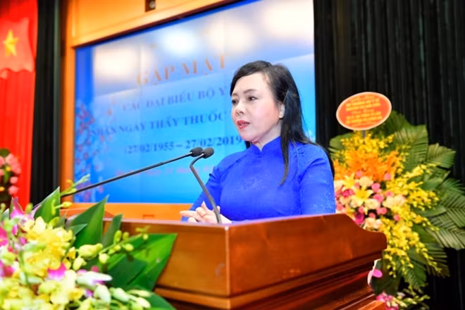Bộ trưởng Nguyễn Thị Kim Tiến phát biểu tại buổi gặp mặt.