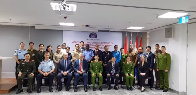Các đại biểu và học viên tham gia khai giảng ARLEMP 48.