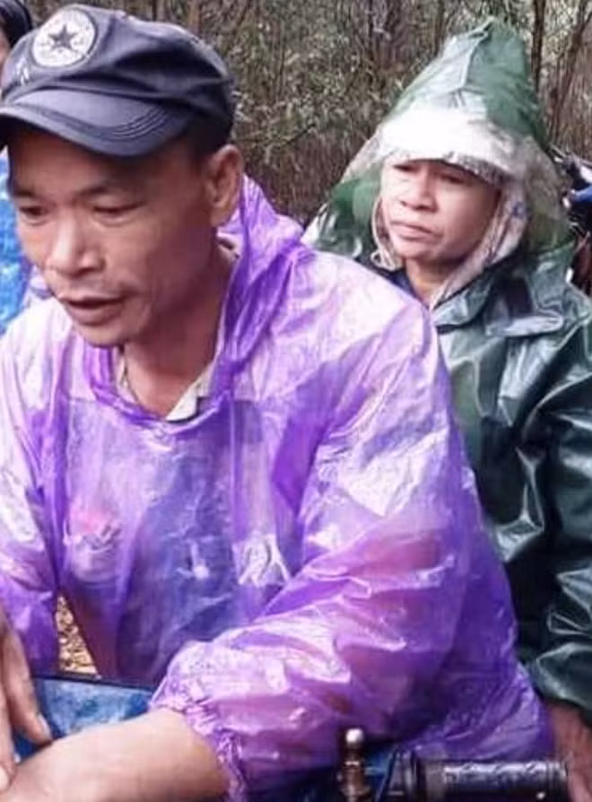 Sau khi đã được chăm sóc sức khỏe ban đầu, bà Hảo được người thân chở về nhà.