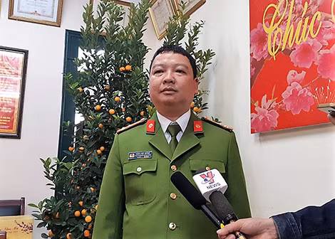 Thượng tá Đặng Việt Quảng, Phó trưởng phòng Cảnh sát hình sự Công an TP Hà Nội, người trực tiếp chỉ huy tổ công tác bắt giữ đối tượng Nguyễn Cảnh An tại TP Hòa Bình. Thượng tá Đặng Việt Quảng, Phó trưởng phòng Cảnh sát hình sự Công an TP Hà Nội, người trực tiếp chỉ huy tổ công tác bắt giữ đối tượng Nguyễn Cảnh An tại TP Hòa Bình.