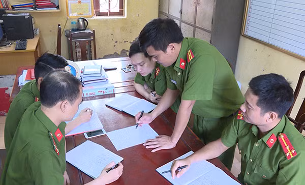 Cán bộ chiến sỹ Đội Cảnh sát ĐTTP về hình sự, kinh tế, ma túy Công an huyện Tiên Lữ họp triển khai các phương án đấu tranh với tội phạm về ma túy.