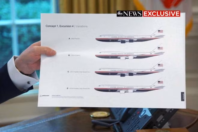 Bốn mô hình của Air Force One với màu sơn mới vừa được Tổng thống Trump tiết lộ.