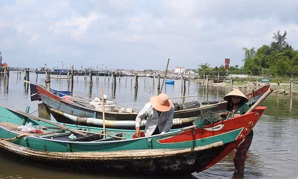 Bà con ngư dân Cửa Việt, huyện Gio Linh (Quảng Trị) lo lắng không còn được đánh bắt ở ngư trường truyền thống.