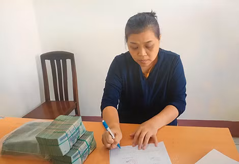 Đối tượng Tôn Nữ Thị Huyền - cầm đầu đường dây.