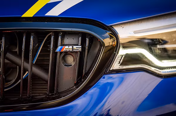 BMW M5 Competition được khoác "áo" Cảnh sát Australia.