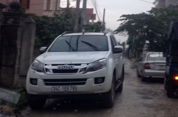 Nhiều tuyến đường trên địa bàn huyện An Dương và Tiên Lãng xuống cấp nghiêm trọng do xe ôtô tránh trạm thu phí đi vào. Nhiều tuyến đường trên địa bàn huyện An Dương và Tiên Lãng xuống cấp nghiêm trọng do xe ôtô tránh trạm thu phí đi vào.