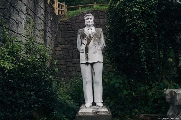 Ông Furukawa cũng có bức tượng lớn dành riêng cho mình.