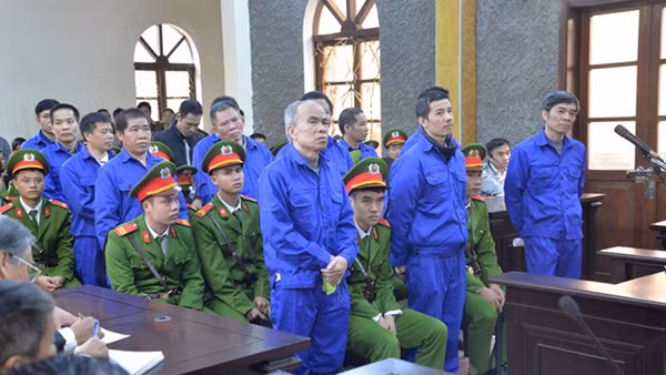 Các bị cáo tại phiên xử. Các bị cáo tại phiên xử.