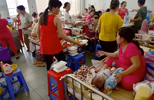 Giá hàng hóa, dịch vụ tăng theo giá điện, xăng