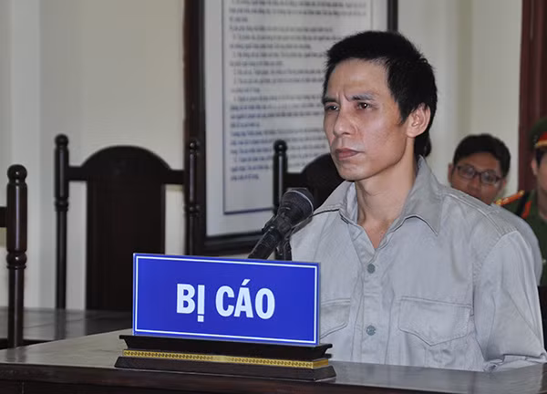 Hoàng Văn Thìn tại phiên tòa.