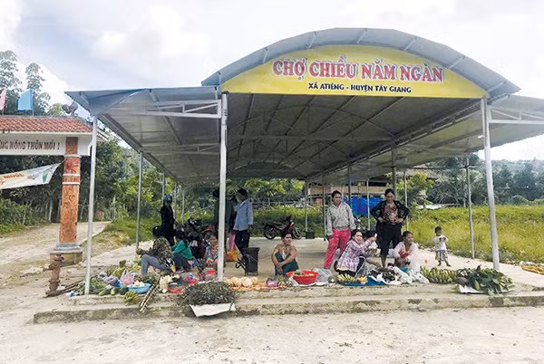 Chợ chiều 5 ngàn ra đời đã kích thích sự tò mò của nhiều người và nó đã dần trở thành một thương hiệu riêng của Tây Giang.