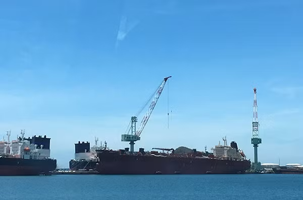 Một số hình ảnh tại Kho ngoại quan xăng dầu Vân Phong.