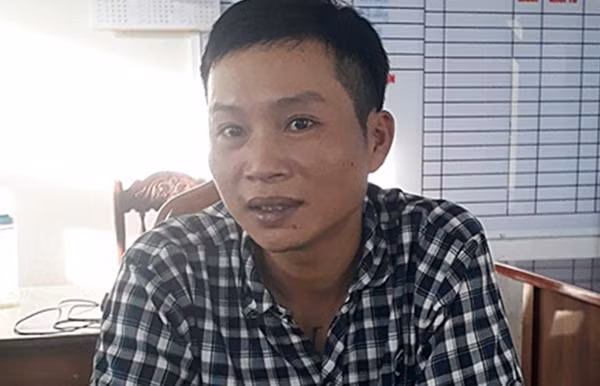 Đối tượng Nguyễn Trần Việt đầu thú tại cơ quan Công an.