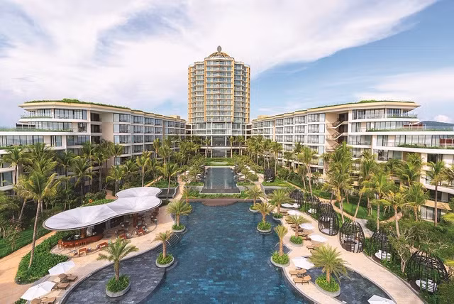Tiềm năng và lợi thế của Phú Quốc đang ngày càng được bạn bè quốc tế biết đến và “hiện thực hóa” bằng mức tăng trưởng ngoạn mục. Nhiều công trình, dự án, cơ sở hạ tầng đã được hoàn thành, đường bay nội địa và nhiều hãng hàng không đã và đang khai thác các đường bay quốc tế đến Phú Quốc.