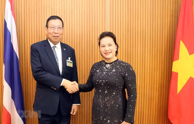Chủ tịch Quốc hội Nguyễn Thị Kim Ngân hội kiến Chủ tịch Thượng viện Thái Lan Pornpetch Wichitcholchai.