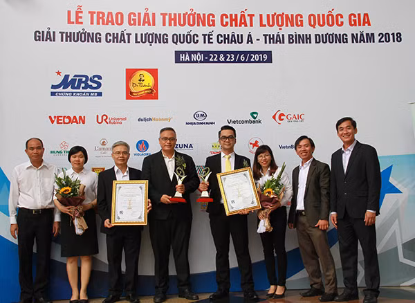 Công ty cổ phần chăn nuôi C.P. Việt Nam vinh dự được nhận 2 giải chất lượng quốc gia cho ngành chăn nuôi heo và ngành nghề chế biến thực phẩm.