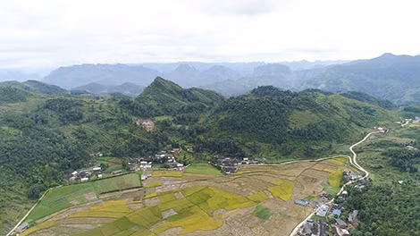 Làng Lô Lô Chải nhìn từ trên cao.