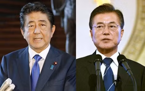 Thủ tướng Nhật Bản Shinzo Abe và Tổng thống Hàn Quốc Moon Jae-in có nhiều quan điểm trái ngược nhau.