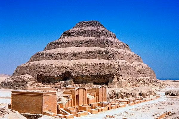 Djoser là kim tự tháp cổ nhất của Ai Cập. Djoser là kim tự tháp cổ nhất của Ai Cập.