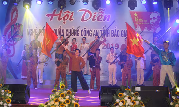 Một tiết mục tiêu biểu trong buổi khai mạc.