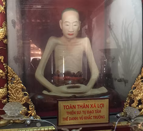 Thiền sư Vũ Khắc Trường với nhục thân viên mãn.